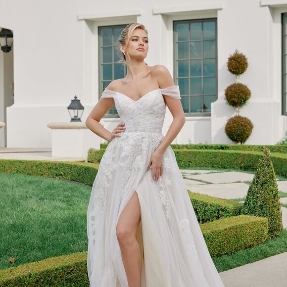 New Off The Shoulder White Bridal Gown w/ Floral Lace & Layered Skirt NX JE953 - Picture 3 of 11